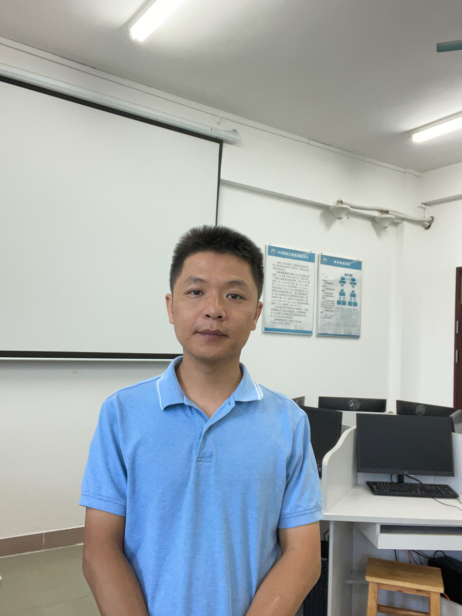 梁盛照片.jpg